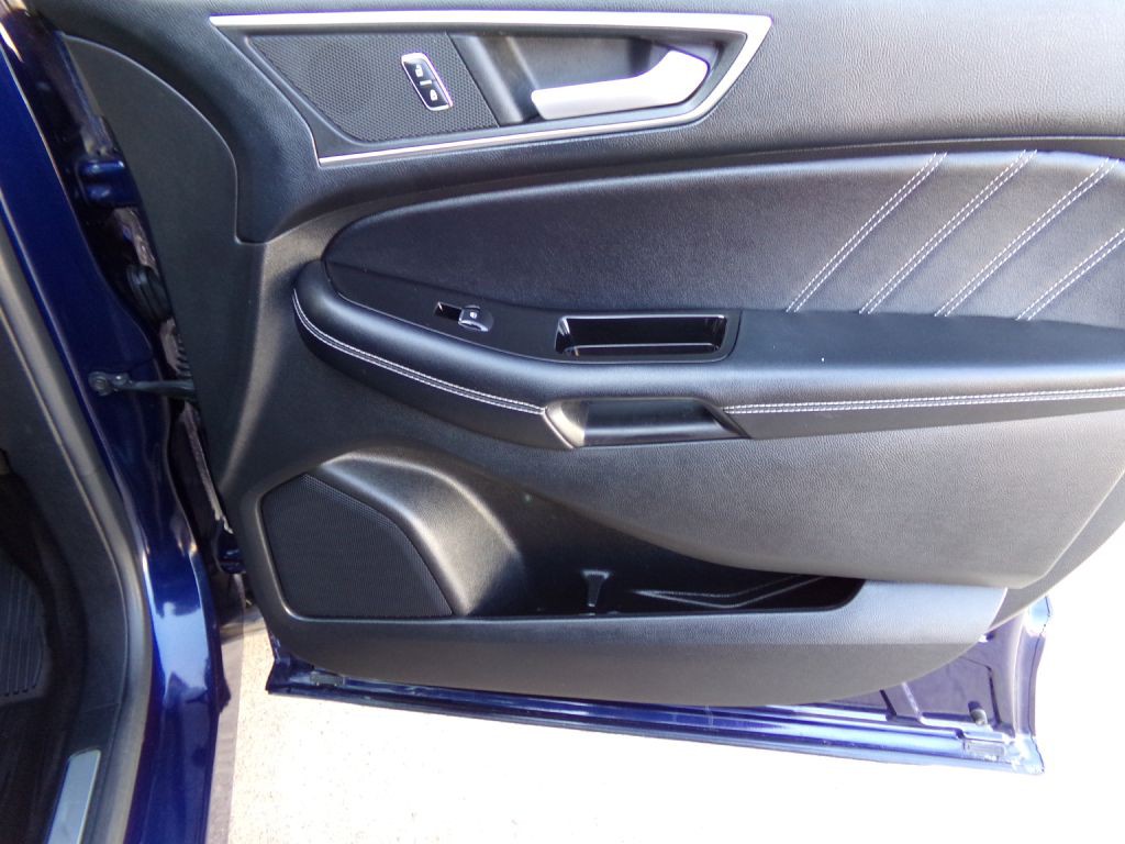 2016 Ford Edge Image 24