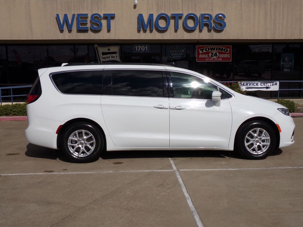2022 Chrysler Pacifica Image 1