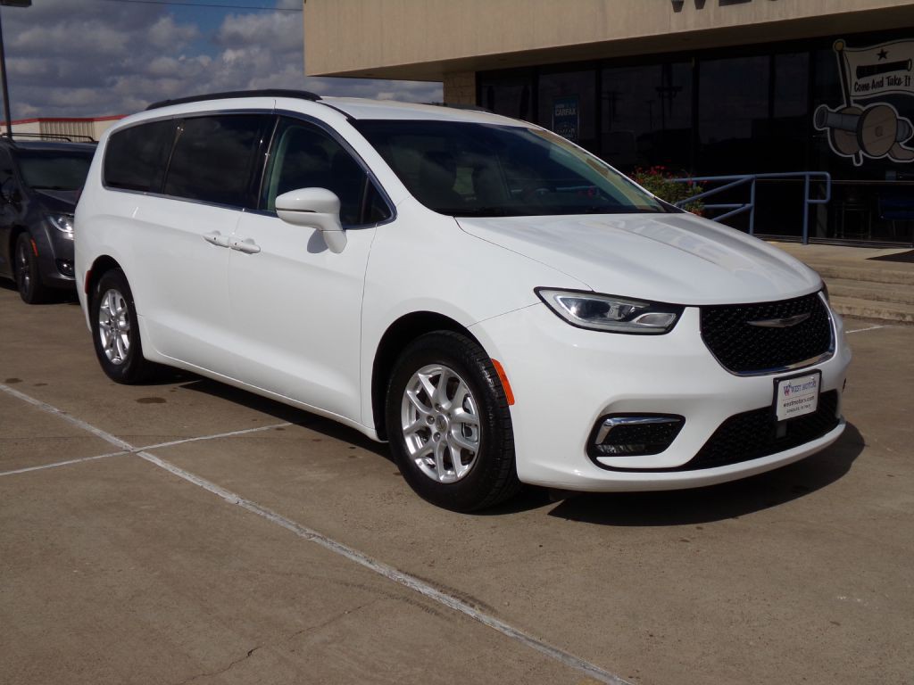 2022 Chrysler Pacifica Image 2