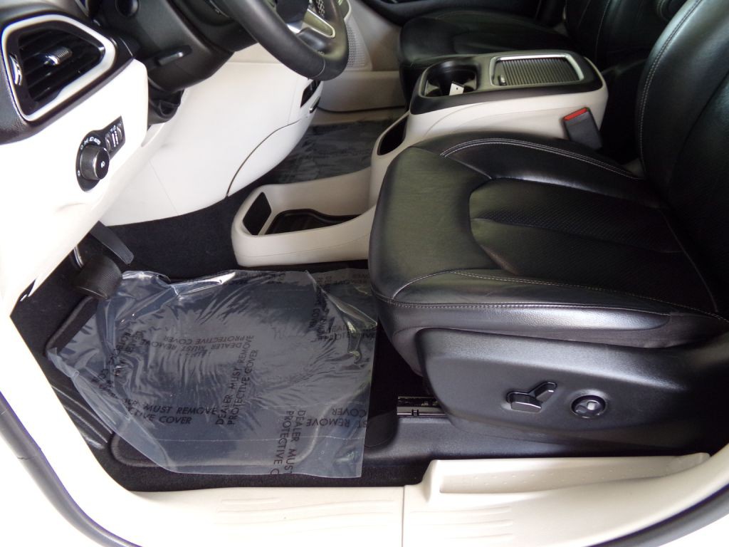 2022 Chrysler Pacifica Image 11