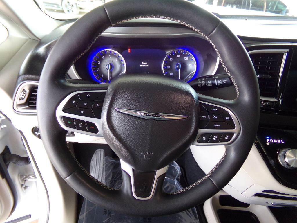 2022 Chrysler Pacifica Image 13