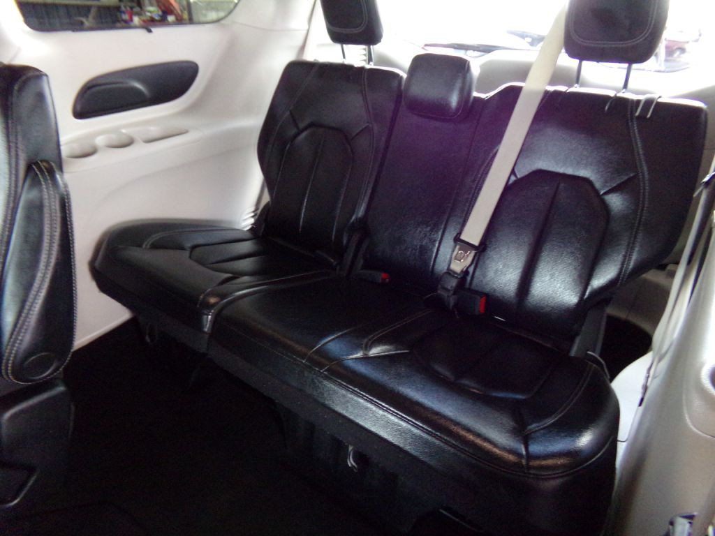 2022 Chrysler Pacifica Image 19