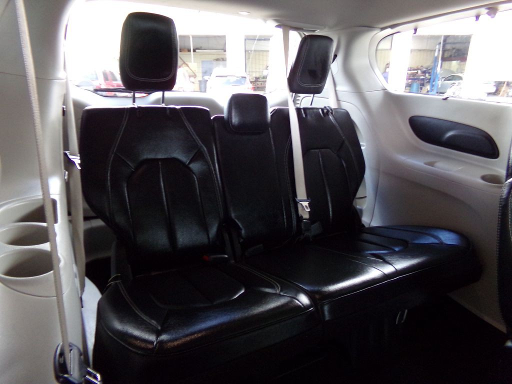 2022 Chrysler Pacifica Image 24