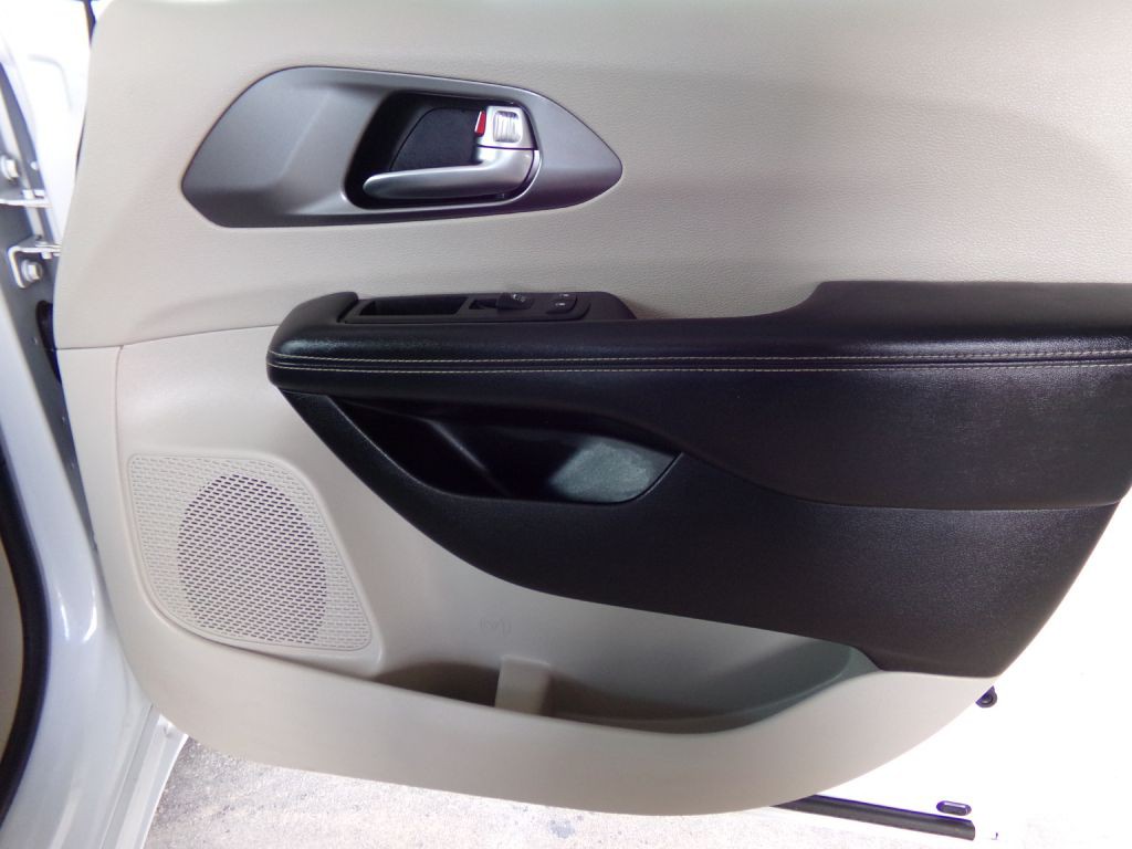 2022 Chrysler Pacifica Image 25