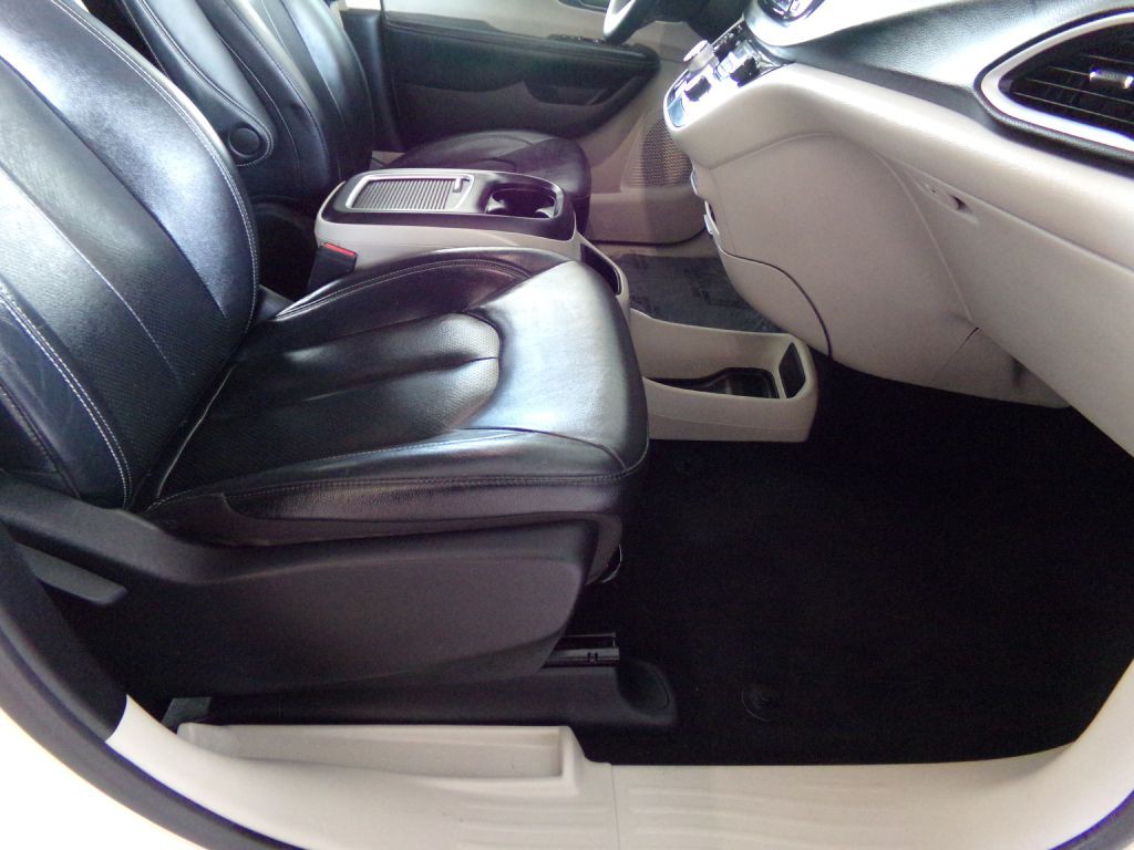 2022 Chrysler Pacifica Image 26