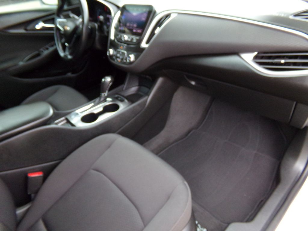 2020 Chevrolet Malibu Image 25