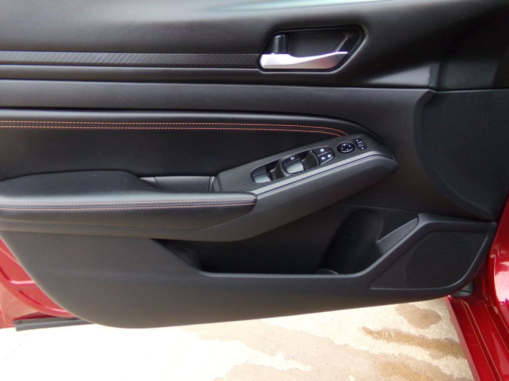 2021 Nissan Altima Image 10