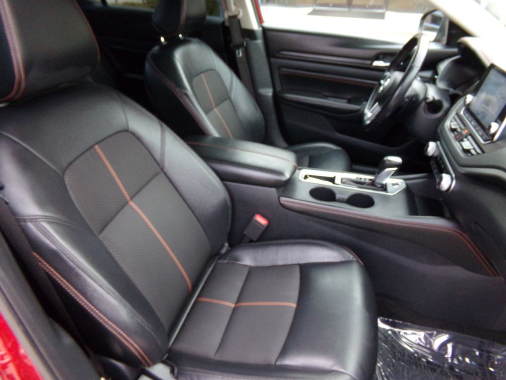 2021 Nissan Altima Image 24