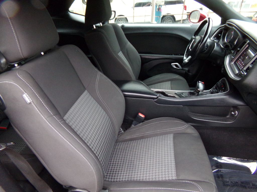 2021 Dodge Challenger Image 19