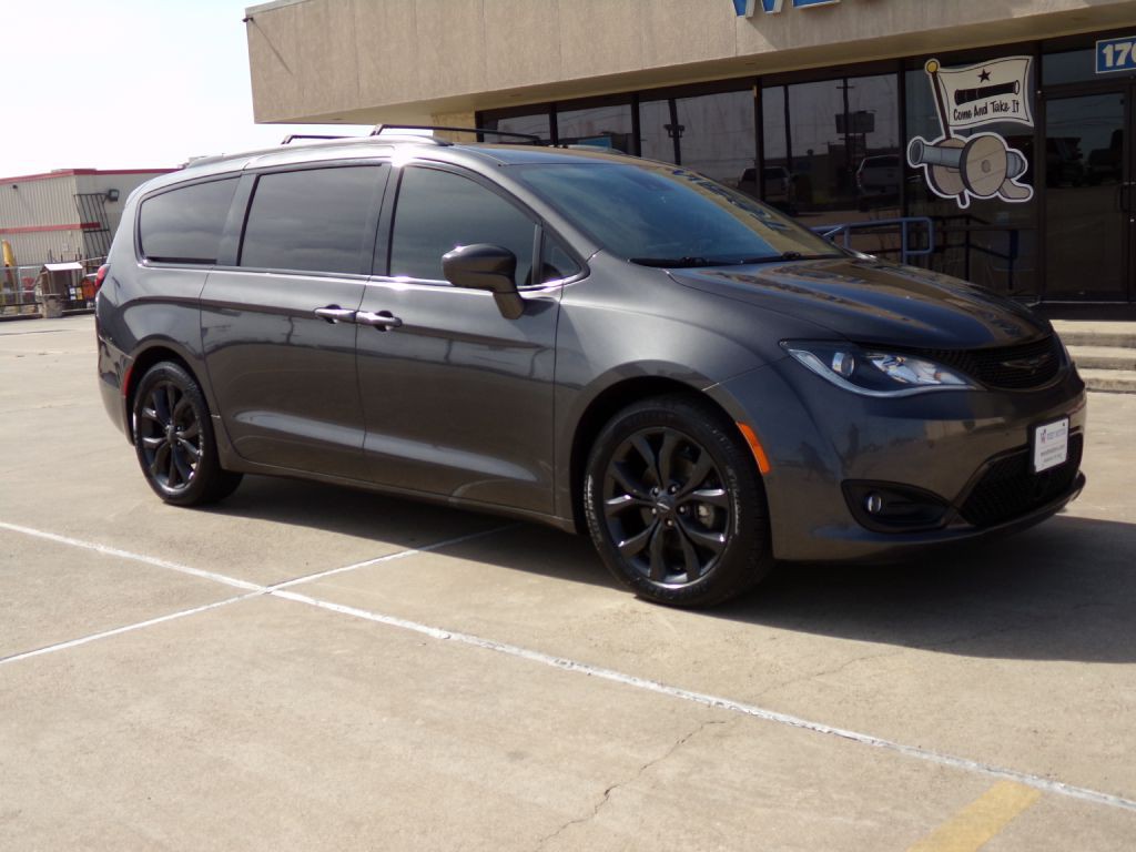 2019 Chrysler Pacifica Image 1