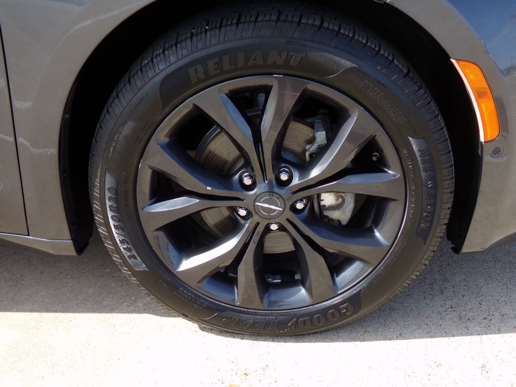 2019 Chrysler Pacifica Image 8