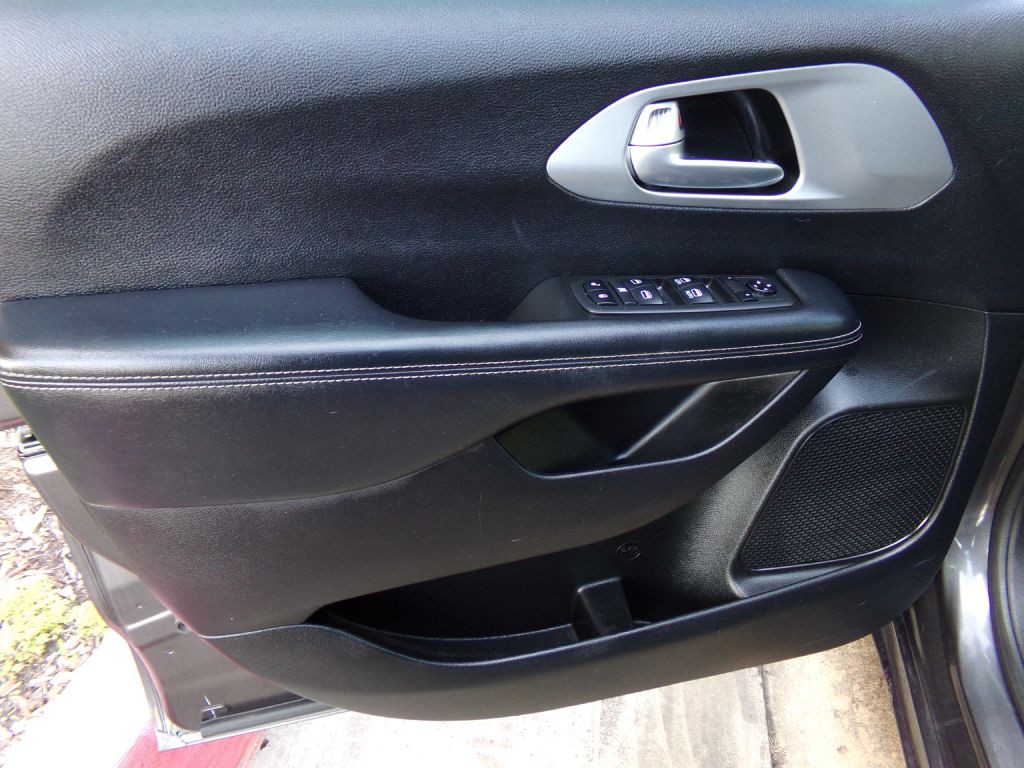 2019 Chrysler Pacifica Image 10