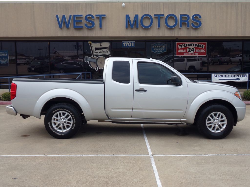 2015 Nissan Frontier Image 2