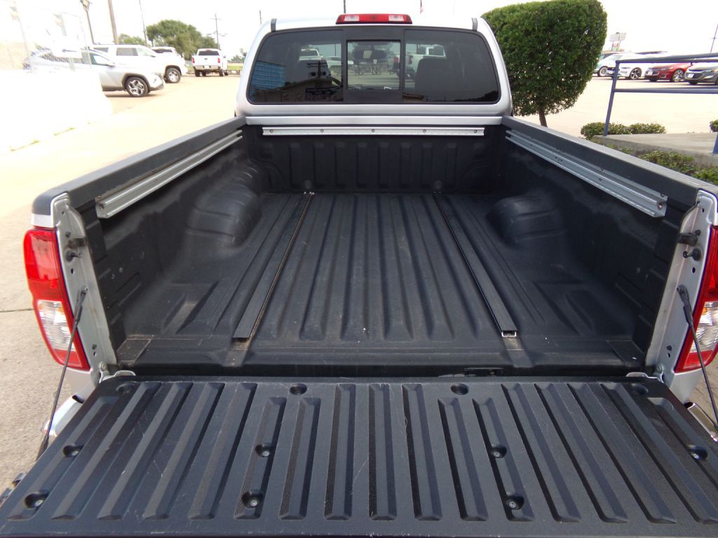 2015 Nissan Frontier Image 9
