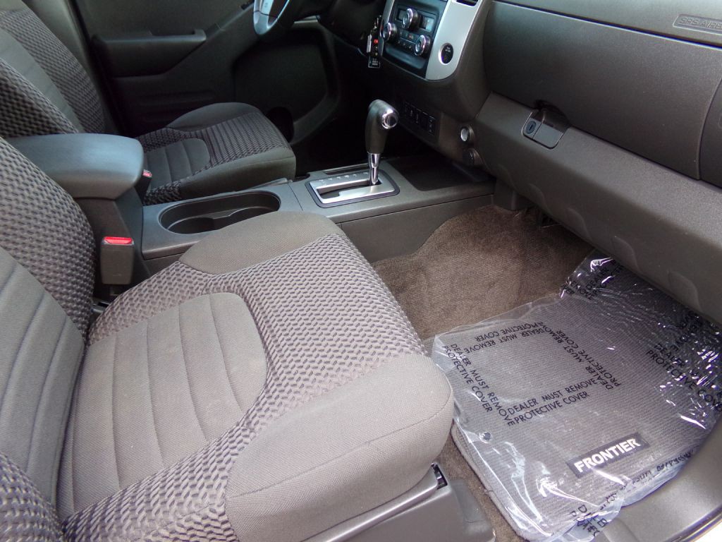 2015 Nissan Frontier Image 21