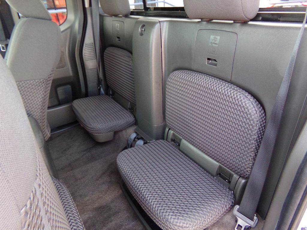 2015 Nissan Frontier Image 11