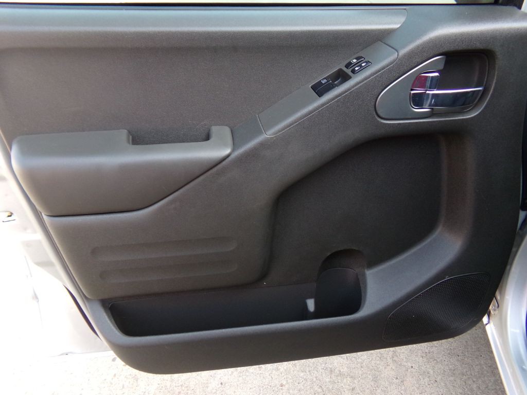 2015 Nissan Frontier Image 13