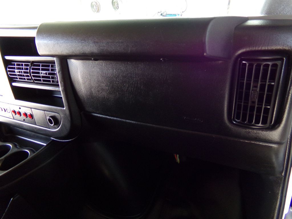 2014 Chevrolet Express Image 16