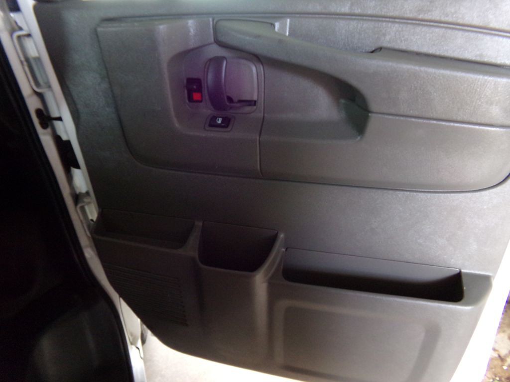 2014 Chevrolet Express Image 17