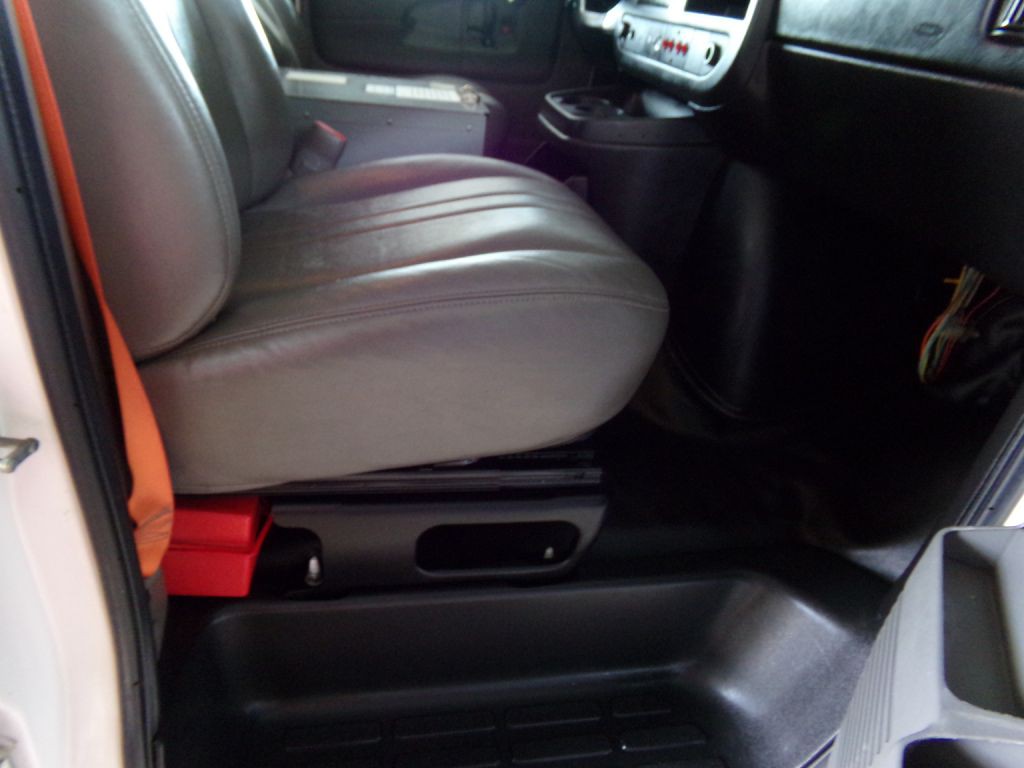 2014 Chevrolet Express Image 18