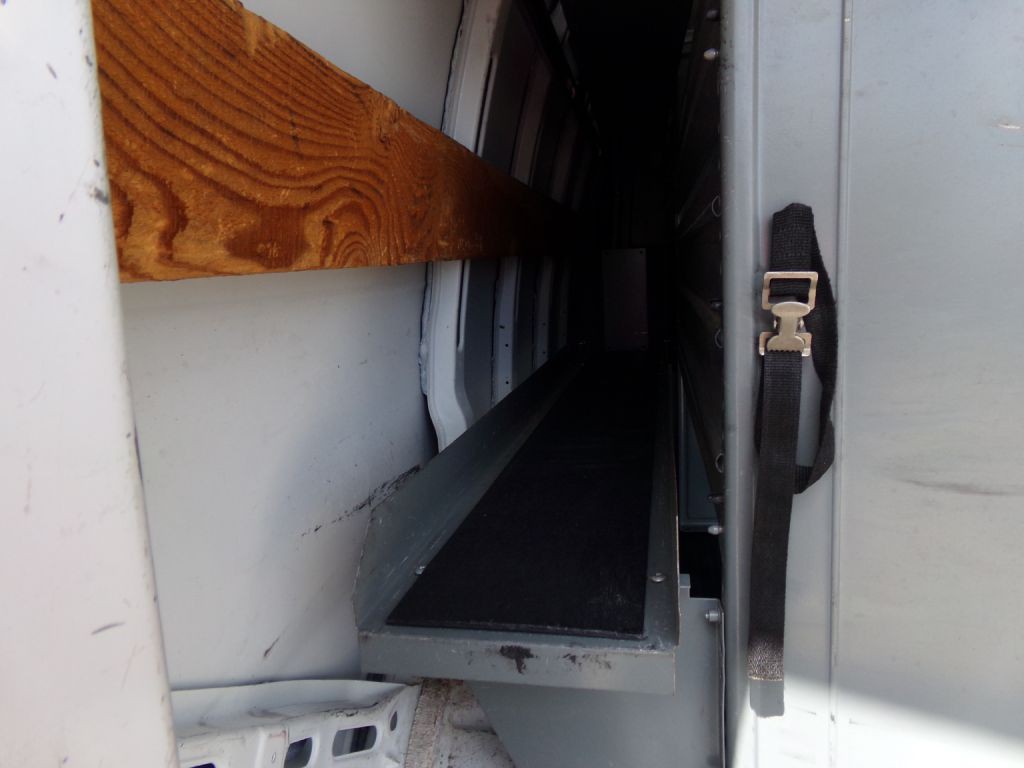 2014 Chevrolet Express Image 25