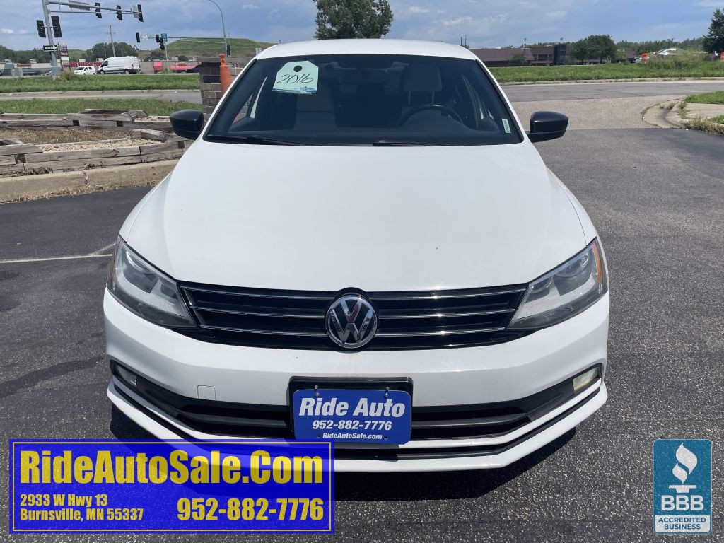 2016 Volkswagen Jetta Image 2