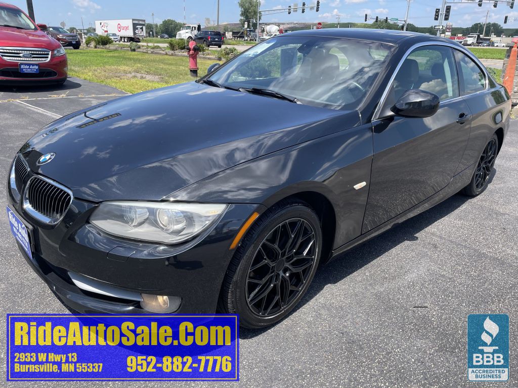 2011 BMW 3 Series Image 1