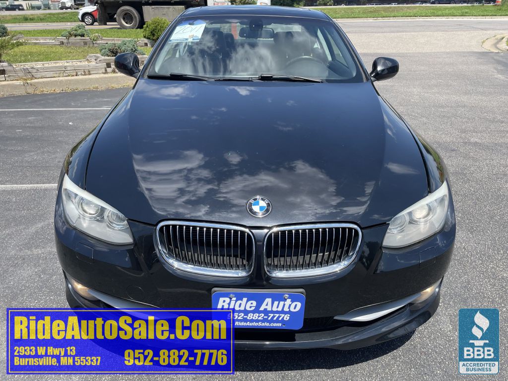 2011 BMW 3 Series Image 2