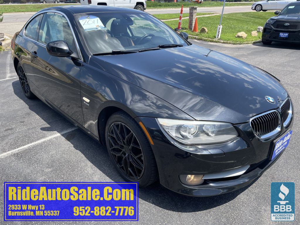 2011 BMW 3 Series Image 3