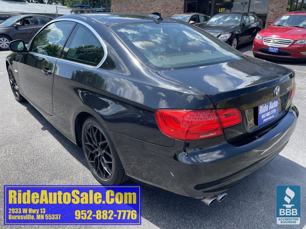 2011 BMW 3 Series Image 7