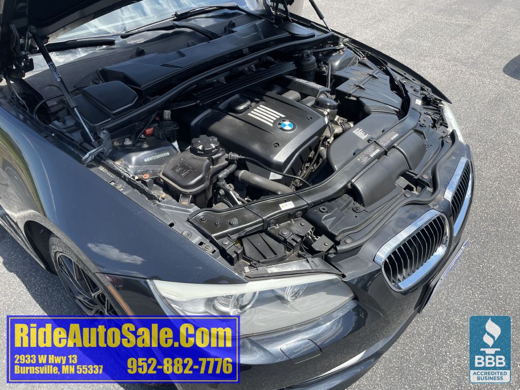2011 BMW 3 Series Image 17
