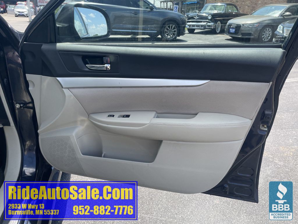 2013 Subaru Legacy Image 13