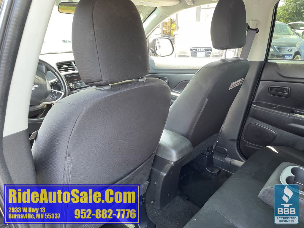 2015 Mitsubishi Outlander Image 35