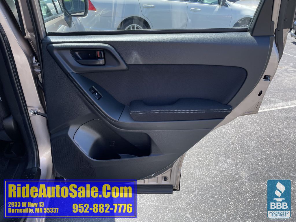 2014 Subaru Forester Image 16