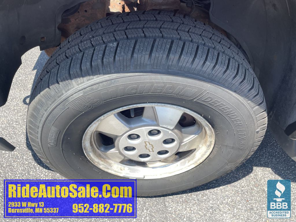 2002 Chevrolet Tahoe Image 22