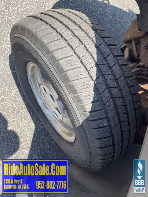 2002 Chevrolet Tahoe Image 24