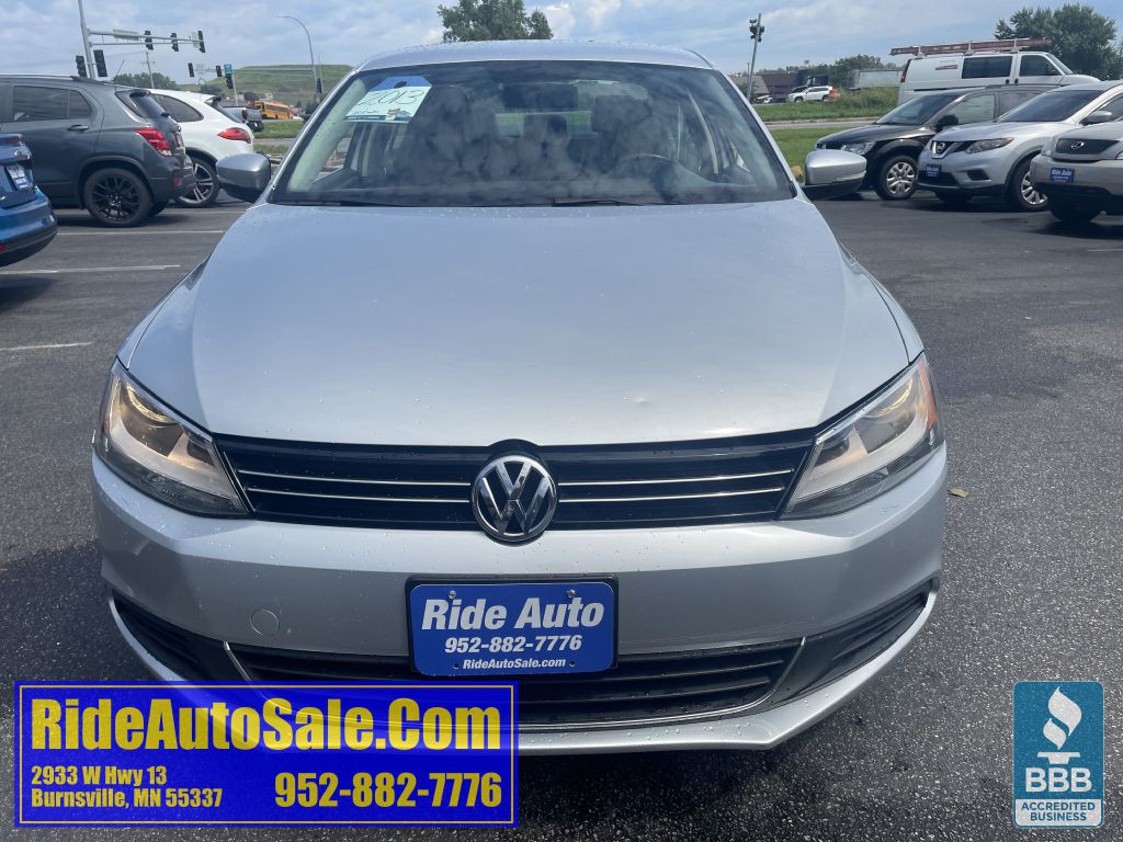 2013 Volkswagen Jetta Image 2