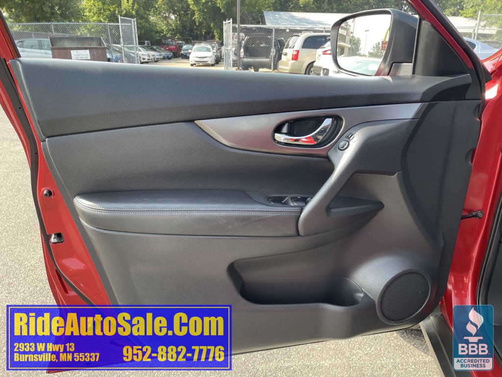 2016 Nissan Rogue Image 9