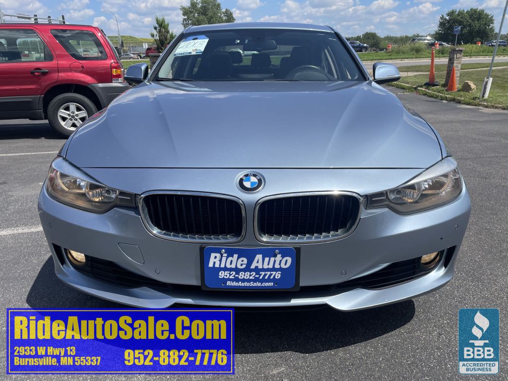 2013 BMW 3 Series Image 2