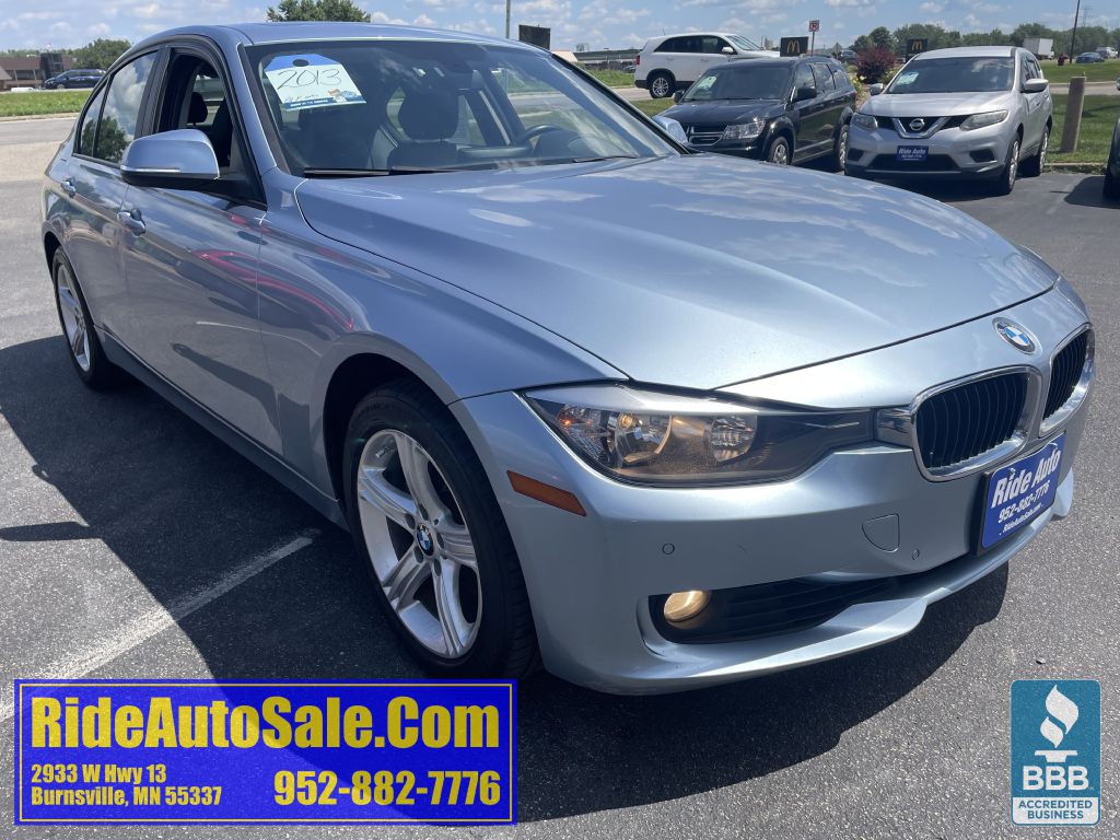 2013 BMW 3 Series Image 3