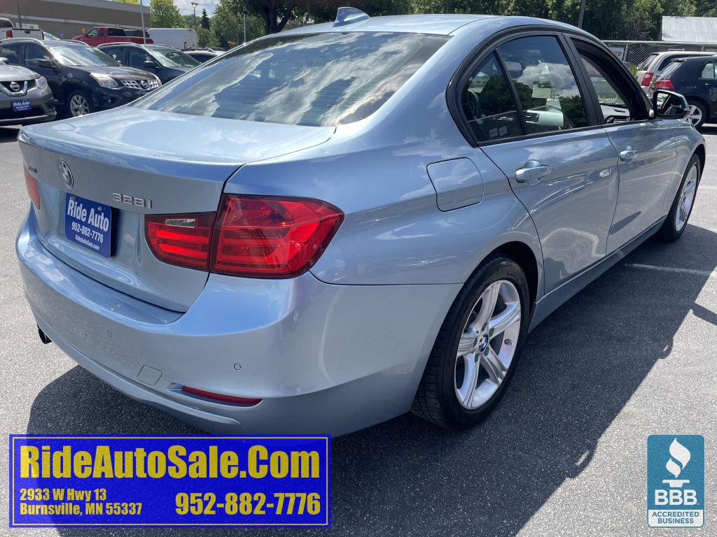2013 BMW 3 Series Image 5