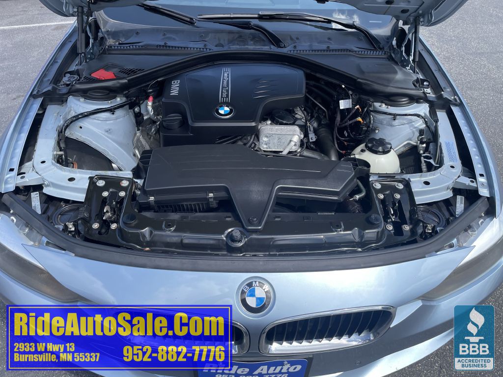 2013 BMW 3 Series Image 21