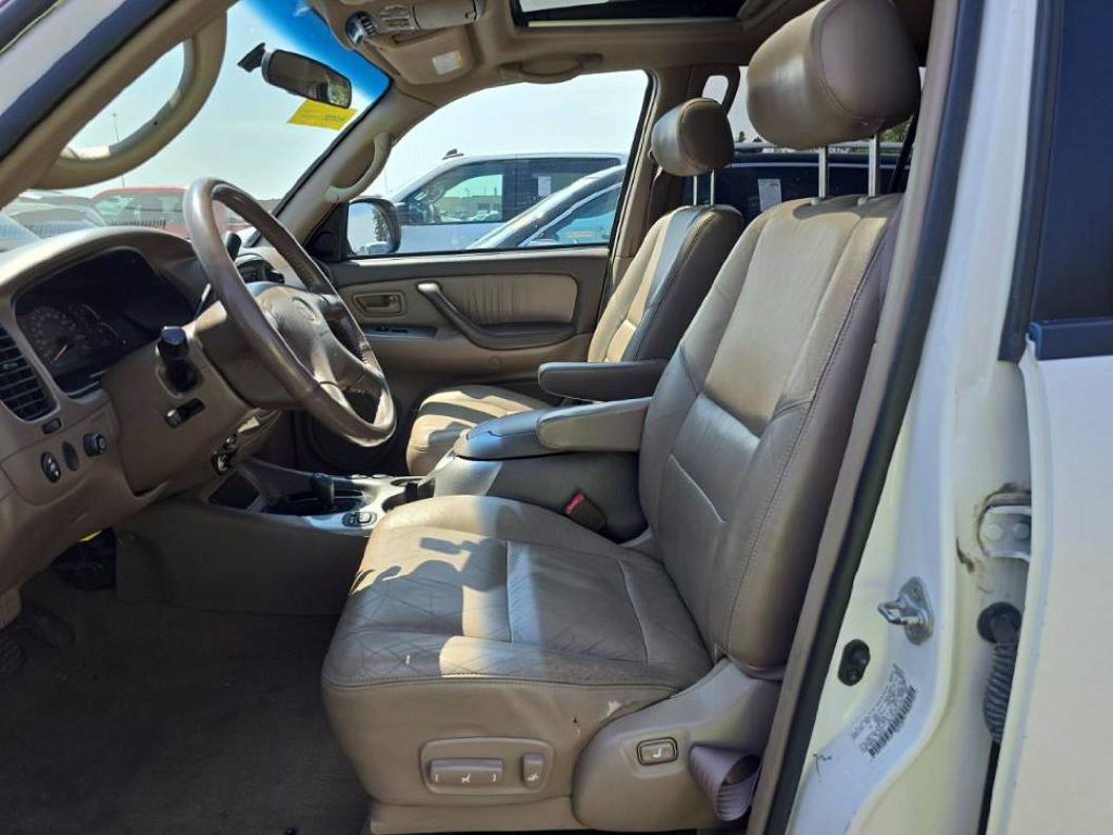2001 Toyota Sequoia Image 2