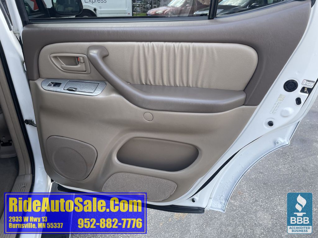 2001 Toyota Sequoia Image 16