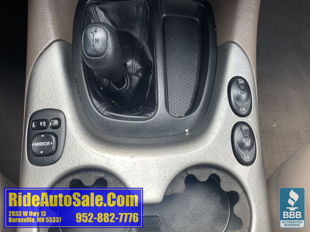 2001 Toyota Sequoia Image 20