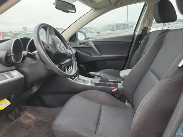 2011 Mazda Mazda3 Image 2