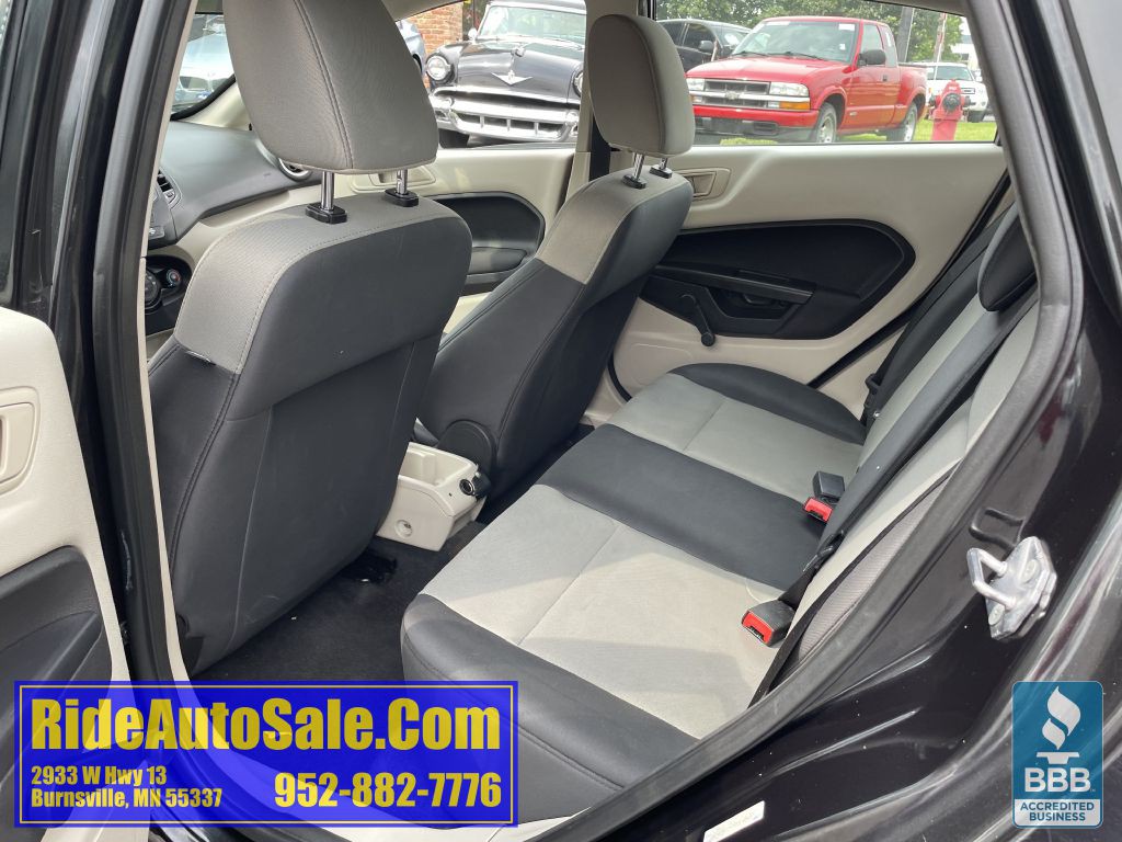 2012 Ford Fiesta Image 12