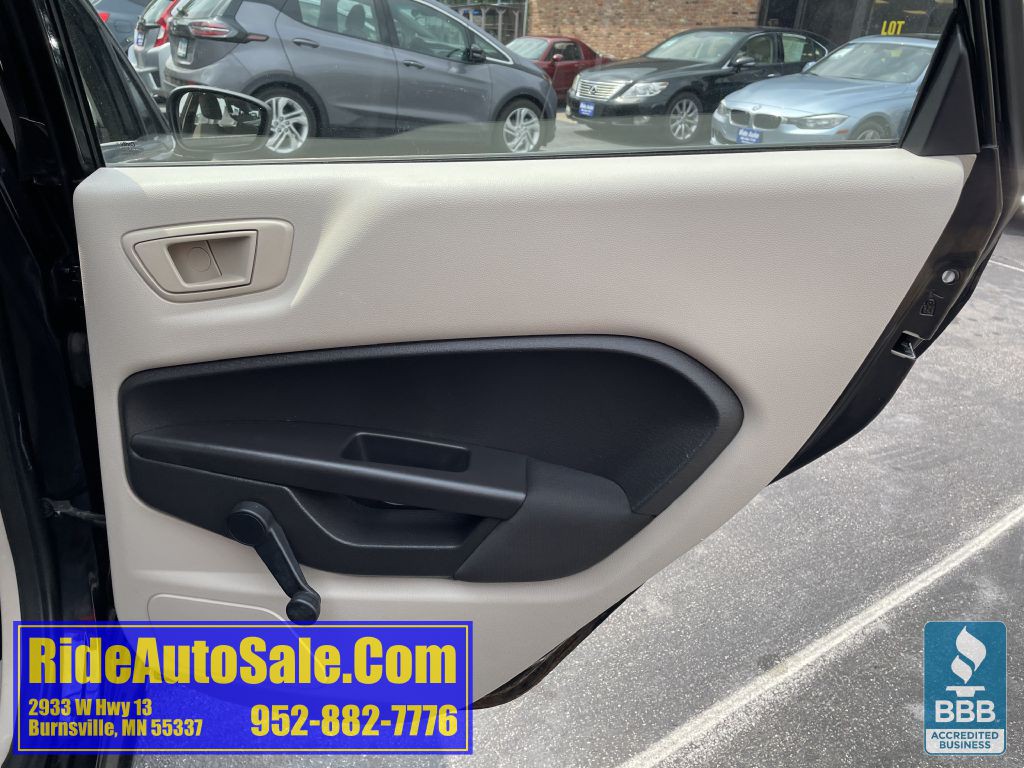 2012 Ford Fiesta Image 15