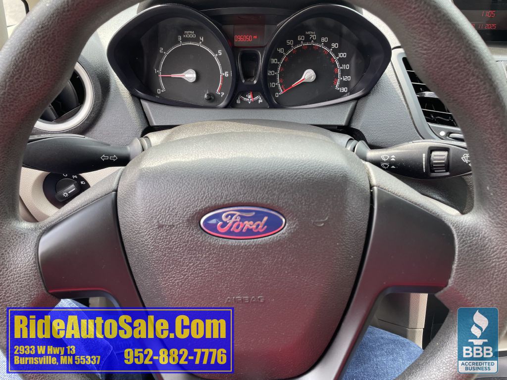 2012 Ford Fiesta Image 17