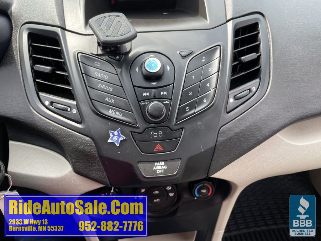 2012 Ford Fiesta Image 19